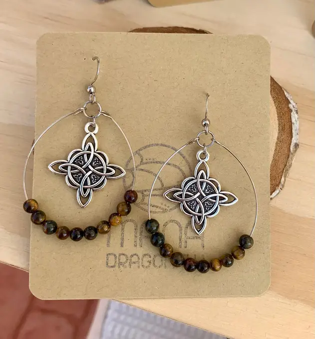 Arracades d'anella Nus de Bruixa amb ull de tigre — Amulets feta a mà, Mana Dragonfly