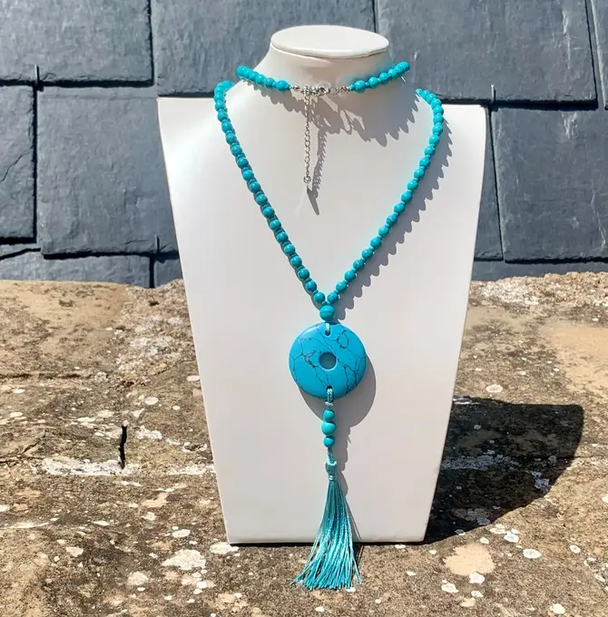 Collar llarg amb medalló de turquesa — Turquesa feta a mà, Mana Dragonfly
