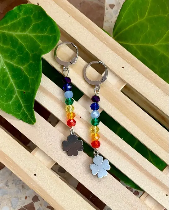Arracades trèbol amb 7 xacres — Chakras & Reiki feta a mà, Mana Dragonfly