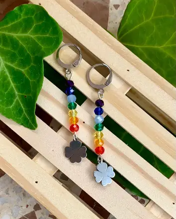Arracades trèbol amb 7 xacres — Chakras & Reiki feta a mà, Mana Dragonfly