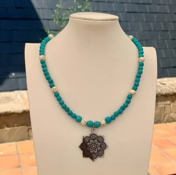 Collar de turquesa amb mandala d’acer — Turquesa feta a mà, Mana Dragonfly